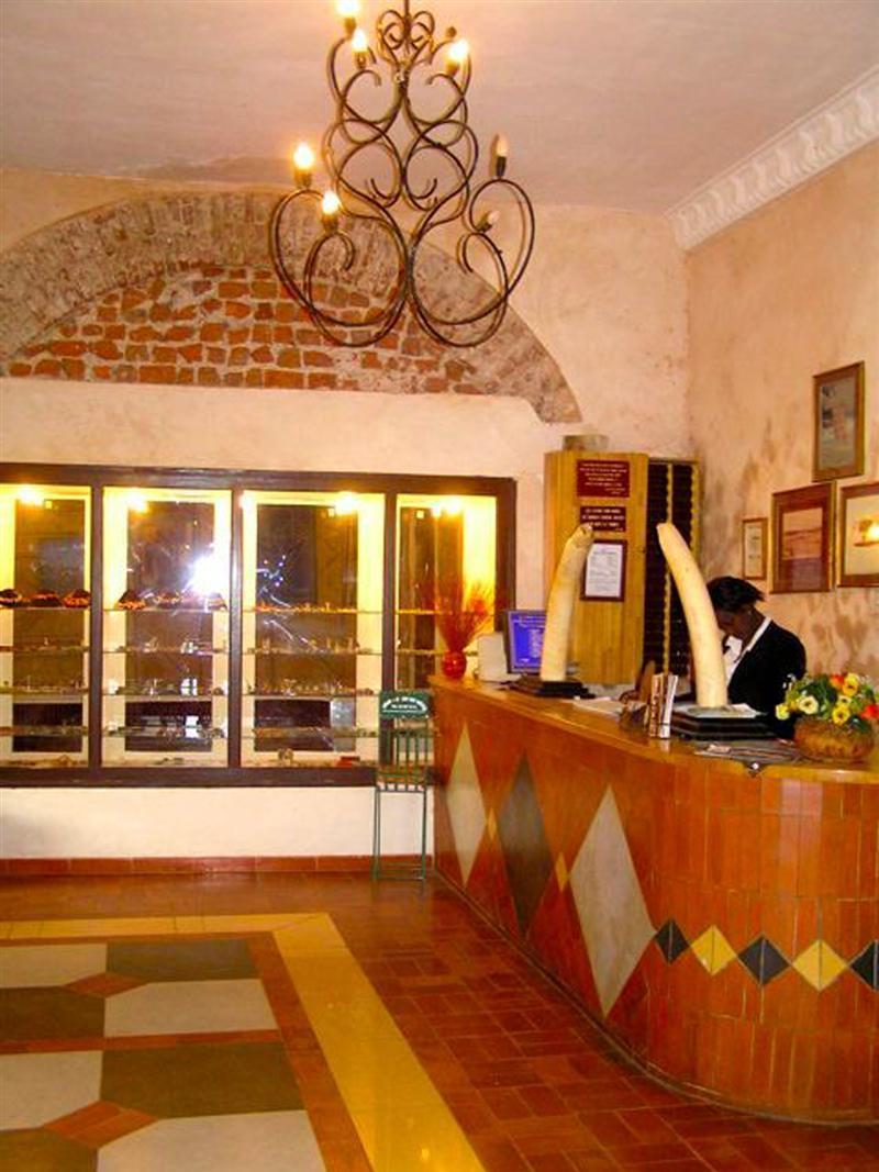 Hotel De La Poste Сент Луис Екстериор снимка