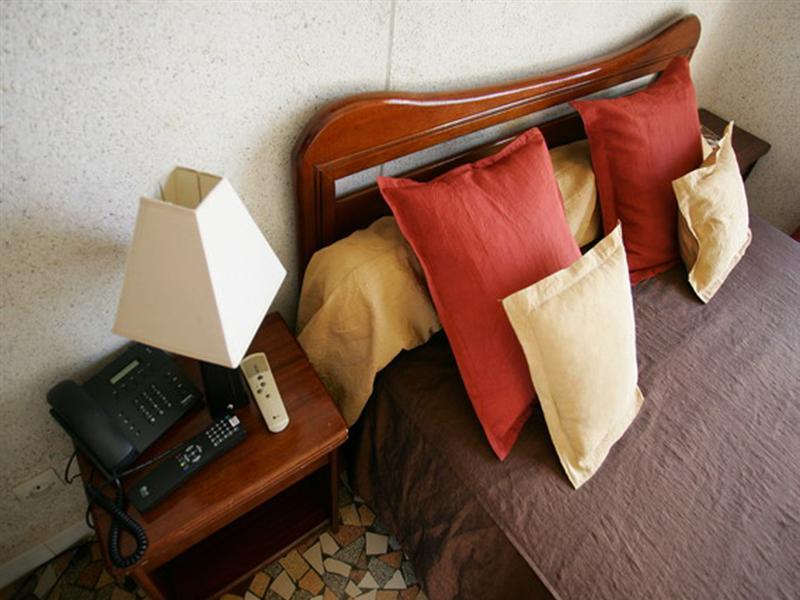 Hotel De La Poste Сент Луис Екстериор снимка