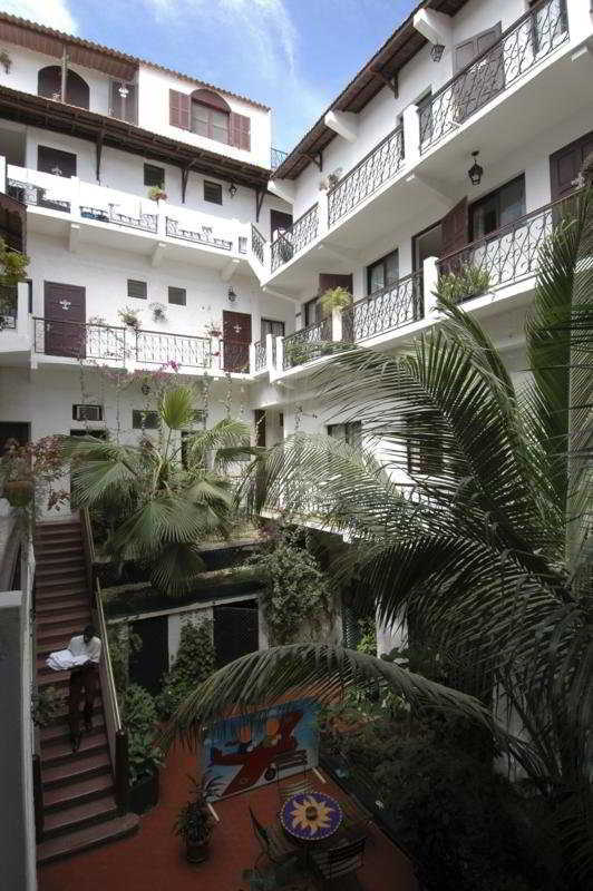 Hotel De La Poste Сент Луис Екстериор снимка