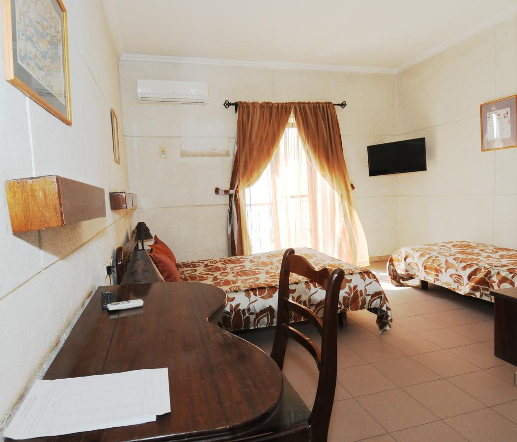 Hotel De La Poste Сент Луис Екстериор снимка