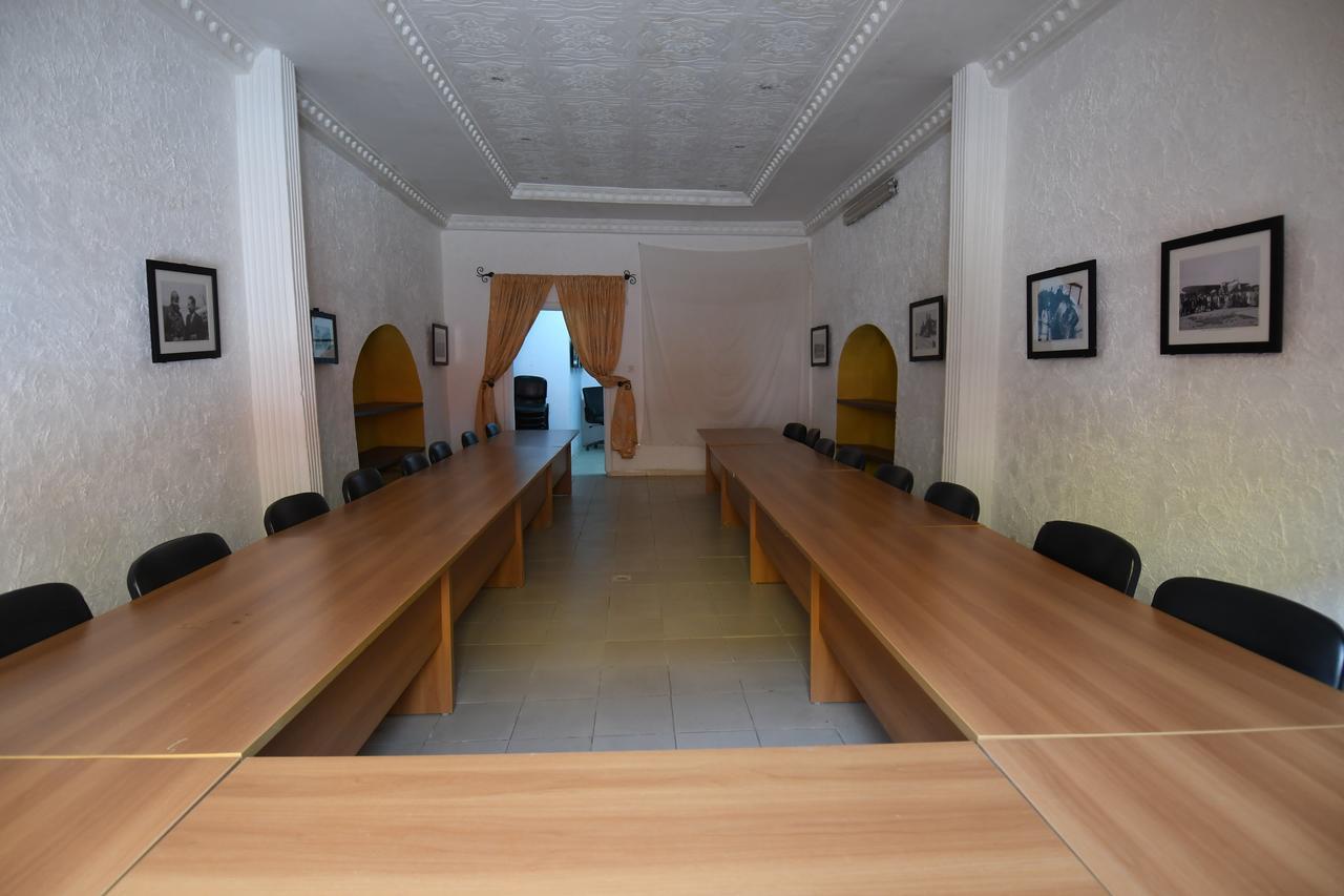 Hotel De La Poste Сент Луис Екстериор снимка